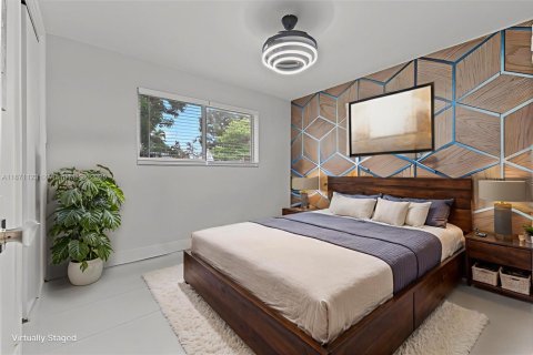 House in Wilton Manors, Florida 3 bedrooms, 143.16 sq.m. № 1931404 - photo 15