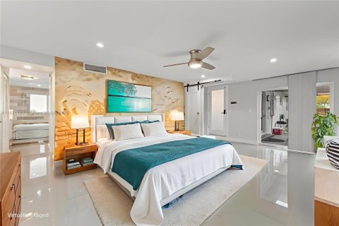 House in Wilton Manors, Florida 3 bedrooms, 143.16 sq.m. № 1931404 - photo 8