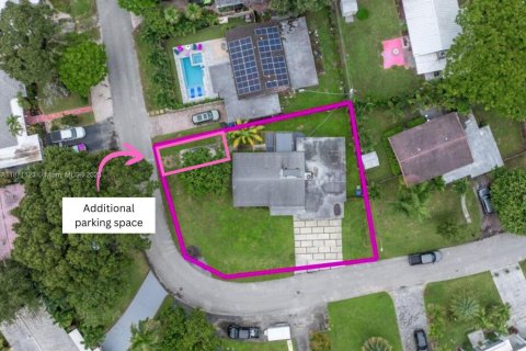 House in Wilton Manors, Florida 3 bedrooms, 143.16 sq.m. № 1931404 - photo 24