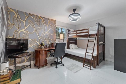 House in Wilton Manors, Florida 3 bedrooms, 143.16 sq.m. № 1931404 - photo 17