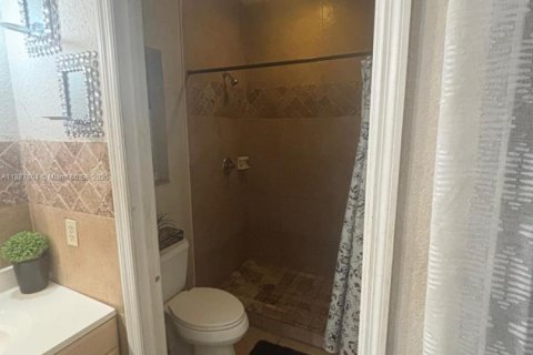 Casa en venta en Deerfield Beach, Florida, 5 dormitorios, 308.9 m2 № 1940058 - foto 25