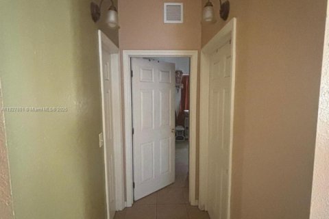 Casa en venta en Deerfield Beach, Florida, 5 dormitorios, 308.9 m2 № 1940058 - foto 9