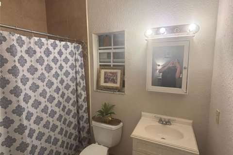 Casa en venta en Deerfield Beach, Florida, 5 dormitorios, 308.9 m2 № 1940058 - foto 28
