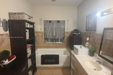 Casa en venta en Deerfield Beach, Florida, 5 dormitorios, 308.9 m2 № 1940058 - foto 23