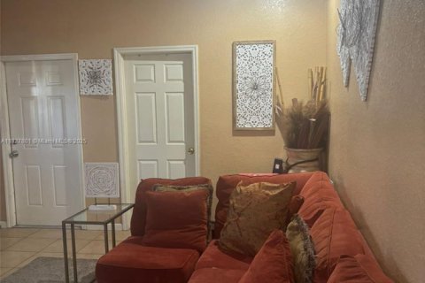 Casa en venta en Deerfield Beach, Florida, 5 dormitorios, 308.9 m2 № 1940058 - foto 4