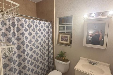 Casa en venta en Deerfield Beach, Florida, 5 dormitorios, 308.9 m2 № 1940058 - foto 29