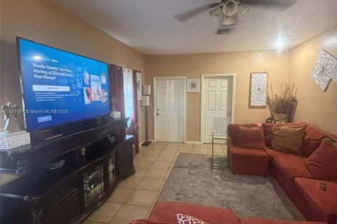 Casa en venta en Deerfield Beach, Florida, 5 dormitorios, 308.9 m2 № 1940058 - foto 3