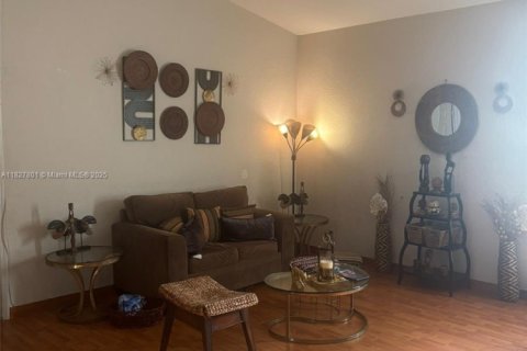 Casa en venta en Deerfield Beach, Florida, 5 dormitorios, 308.9 m2 № 1940058 - foto 12