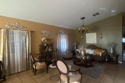 Casa en venta en Deerfield Beach, Florida, 5 dormitorios, 308.9 m2 № 1940058 - foto 6
