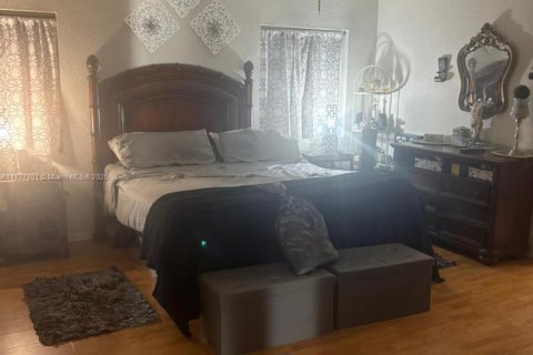 Casa en venta en Deerfield Beach, Florida, 5 dormitorios, 308.9 m2 № 1940058 - foto 21