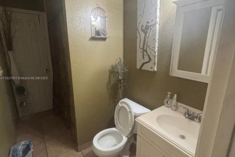Casa en venta en Deerfield Beach, Florida, 5 dormitorios, 308.9 m2 № 1940058 - foto 19