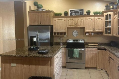 Casa en venta en Deerfield Beach, Florida, 5 dormitorios, 308.9 m2 № 1940058 - foto 17