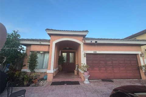 Casa en venta en Deerfield Beach, Florida, 5 dormitorios, 308.9 m2 № 1940058 - foto 1