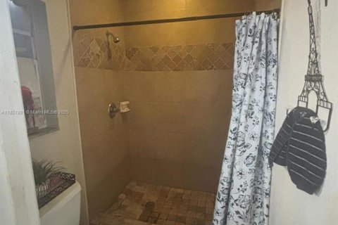 Casa en venta en Deerfield Beach, Florida, 5 dormitorios, 308.9 m2 № 1940058 - foto 22