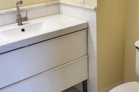 Condominio en venta en Sunrise, Florida, 2 dormitorios, 112.6 m2 № 1860840 - foto 17