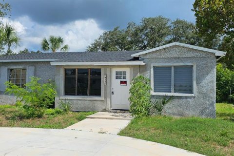 House in Saint Petersburg, Florida 4 bedrooms, 172.71 sq.m. № 1901094 - photo 1