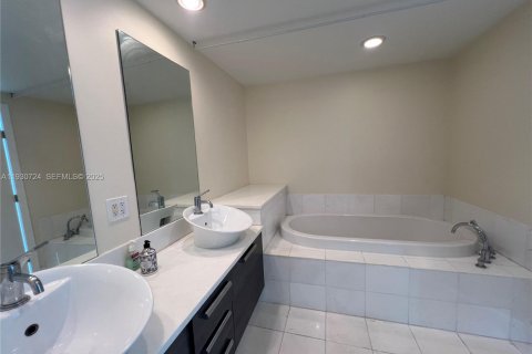 Снять в аренду кондоминиум в Авентура, Флорида 3 спальни, 173.63м2, № 1991125 - фото 9