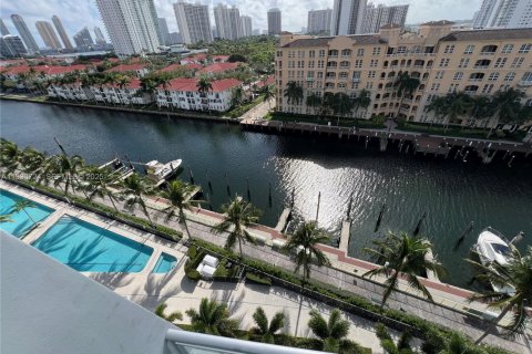 Снять в аренду кондоминиум в Авентура, Флорида 3 спальни, 173.63м2, № 1991125 - фото 1