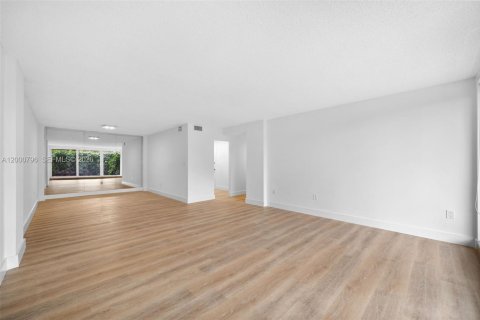 Condominio en venta en Key Biscayne, Florida, 2 dormitorios, 117.06 m2 № 2065175 - foto 4