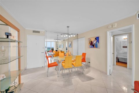 Copropriété à vendre à Hallandale Beach, Floride: 2 chambres, 95.78 m2 № 2145803 - photo 4