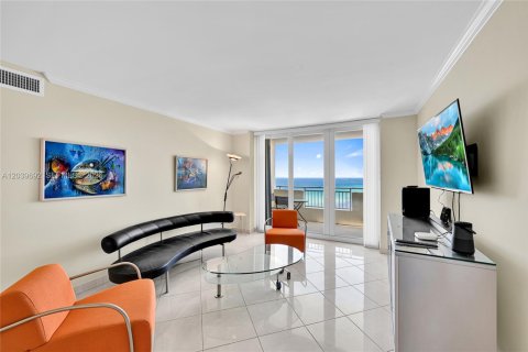 Copropriété à vendre à Hallandale Beach, Floride: 2 chambres, 95.78 m2 № 2145803 - photo 8