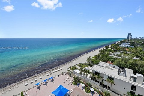 Condo à Hallandale Beach, Floride, 2 chambres  № 2145803