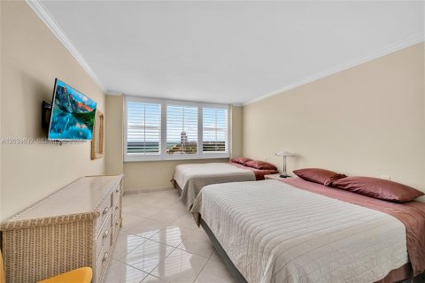 Copropriété à vendre à Hallandale Beach, Floride: 2 chambres, 95.78 m2 № 2145803 - photo 16