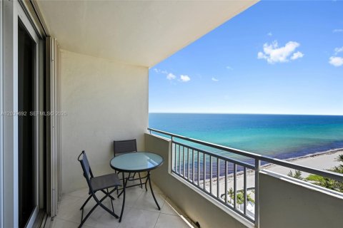 Copropriété à vendre à Hallandale Beach, Floride: 2 chambres, 95.78 m2 № 2145803 - photo 12