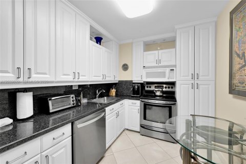 Copropriété à vendre à Hallandale Beach, Floride: 2 chambres, 95.78 m2 № 2145803 - photo 14