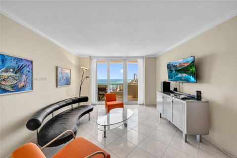 Condo in Hallandale Beach, Florida, 2 bedrooms № 2145803 - photo 26