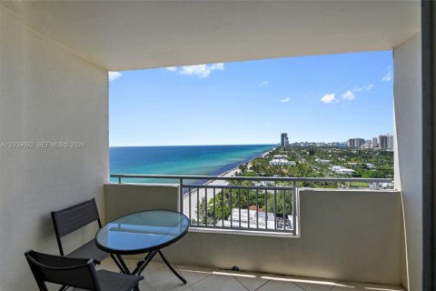 Copropriété à vendre à Hallandale Beach, Floride: 2 chambres, 95.78 m2 № 2145803 - photo 11