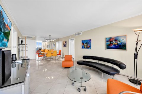 Copropriété à vendre à Hallandale Beach, Floride: 2 chambres, 95.78 m2 № 2145803 - photo 9