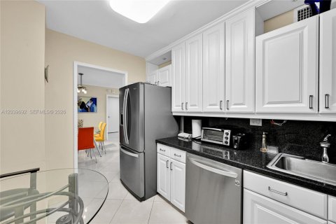 Copropriété à vendre à Hallandale Beach, Floride: 2 chambres, 95.78 m2 № 2145803 - photo 15