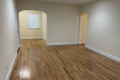 Apartamento en alquiler en Miami Beach, Florida, 1 dormitorio, 64.75 m2 № 1942319 - foto 1