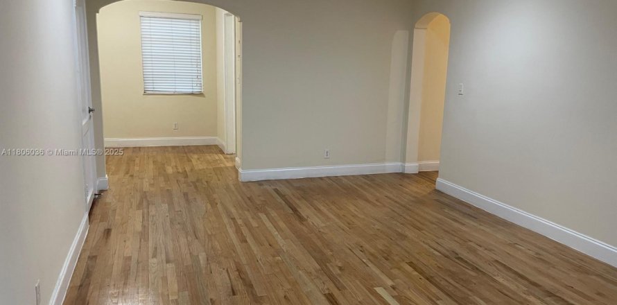 Apartment in Miami Beach, Florida 1 bedroom, 64.75 sq.m. № 1942319
