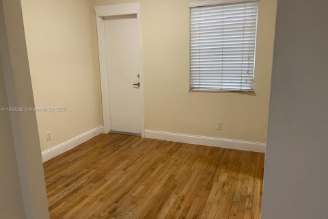 Apartamento en alquiler en Miami Beach, Florida, 1 dormitorio, 64.75 m2 № 1942319 - foto 2