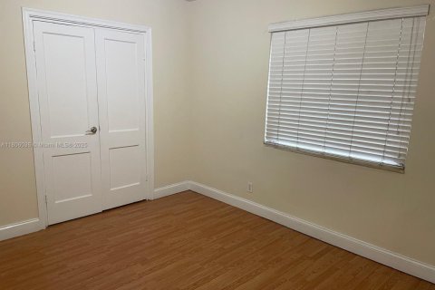 Apartamento en alquiler en Miami Beach, Florida, 1 dormitorio, 64.75 m2 № 1942319 - foto 4