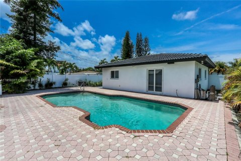 House in Hollywood, Florida 4 bedrooms, 210.61 sq.m. № 1888163 - photo 3