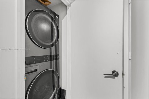 Copropriété à vendre à Miami, Floride: 2 chambres, 103.21 m2 № 1981550 - photo 13