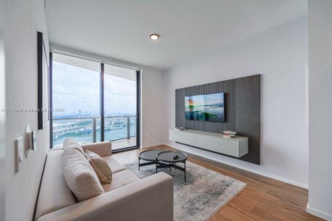 Condo in Miami, Florida, 1 bedroom  № 1865209 - photo 12