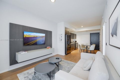 Condo in Miami, Florida, 1 bedroom  № 1865209 - photo 3