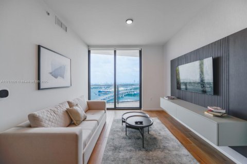 Condo in Miami, Florida, 1 bedroom  № 1865209 - photo 1
