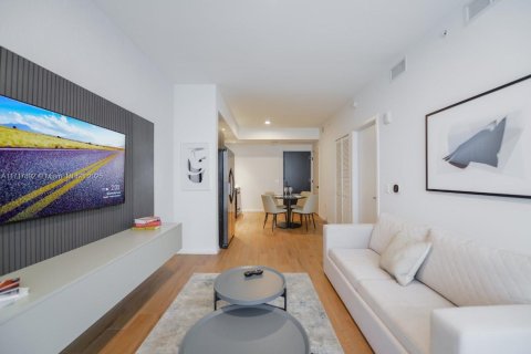 Condo in Miami, Florida, 1 bedroom  № 1865209 - photo 4
