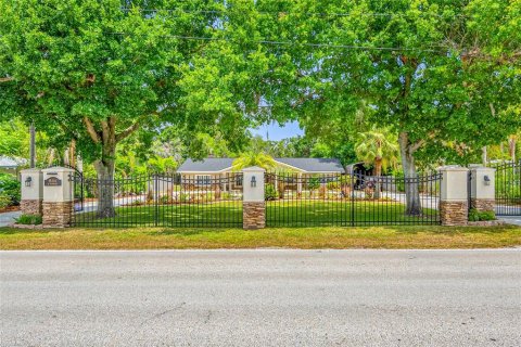 Villa ou maison à vendre à Tampa, Floride: 3 chambres, 292.64 m2 № 2091856 - photo 8