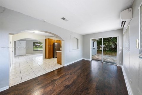 Casa en venta en Lauderhill, Florida, 3 dormitorios, 123.56 m2 № 1790617 - foto 17