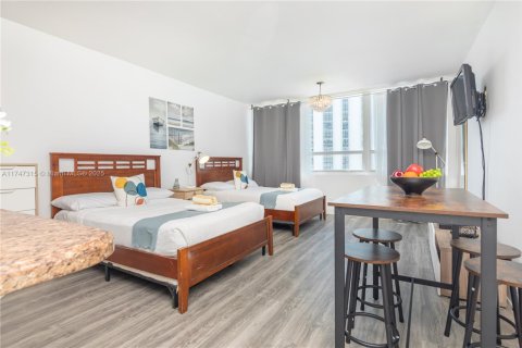 Condominio en venta en Miami Beach, Florida, 37.16 m2 № 1863969 - foto 1
