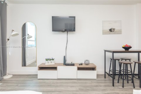Condominio en venta en Miami Beach, Florida, 37.16 m2 № 1863969 - foto 16
