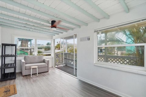 Immobilier commercial à vendre à Treasure Island, Floride: 6 chambres, 213.49 m2 № 2206304 - photo 10