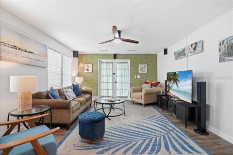 Immobilier commercial à vendre à Treasure Island, Floride: 6 chambres, 213.49 m2 № 2206304 - photo 3