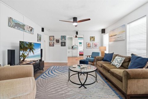 Immobilier commercial à vendre à Treasure Island, Floride: 6 chambres, 213.49 m2 № 2206304 - photo 9